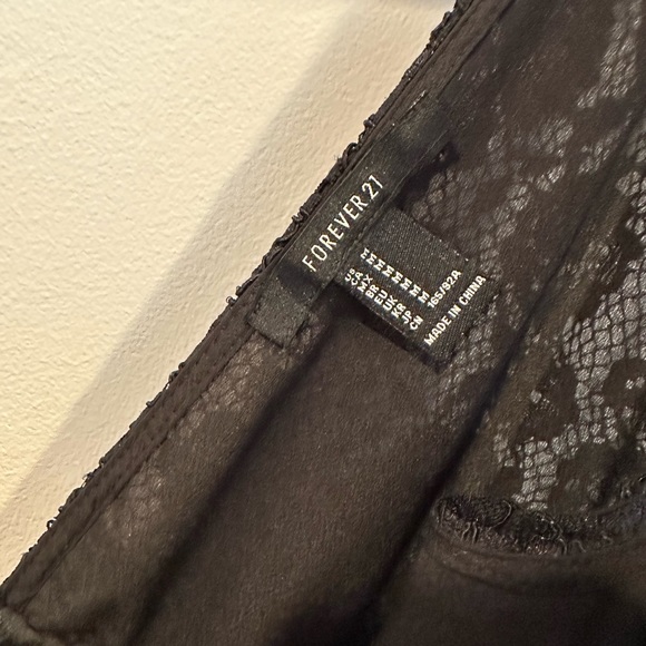 Black lace dress - Picture 4 of 4